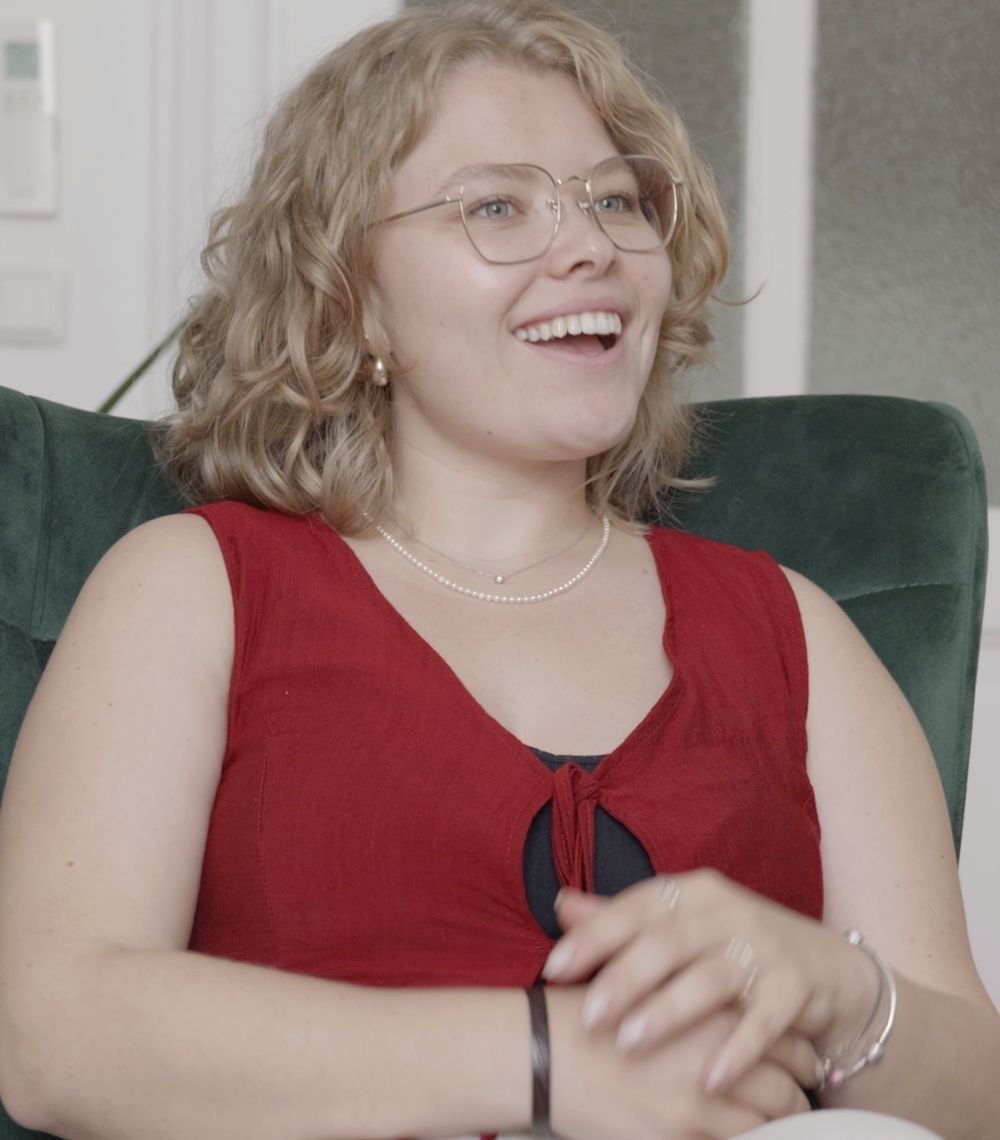 Nicole lacht herzlich